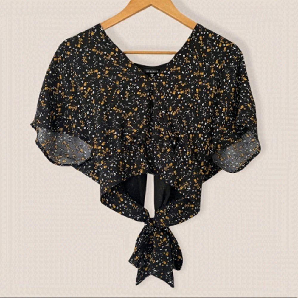 DYNAMITE Floral Cropped Top
